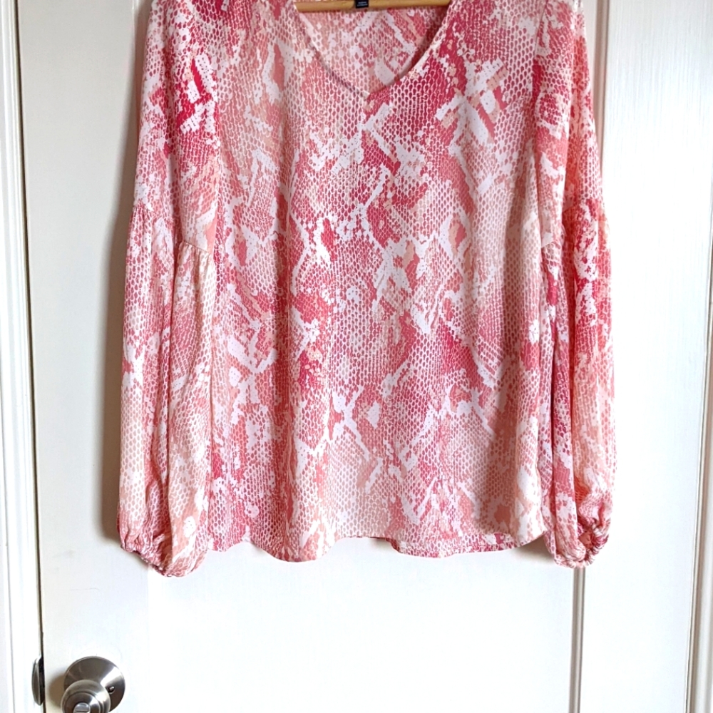 Cabi 5780  Bethany Blouse from spring 2020, NWOT